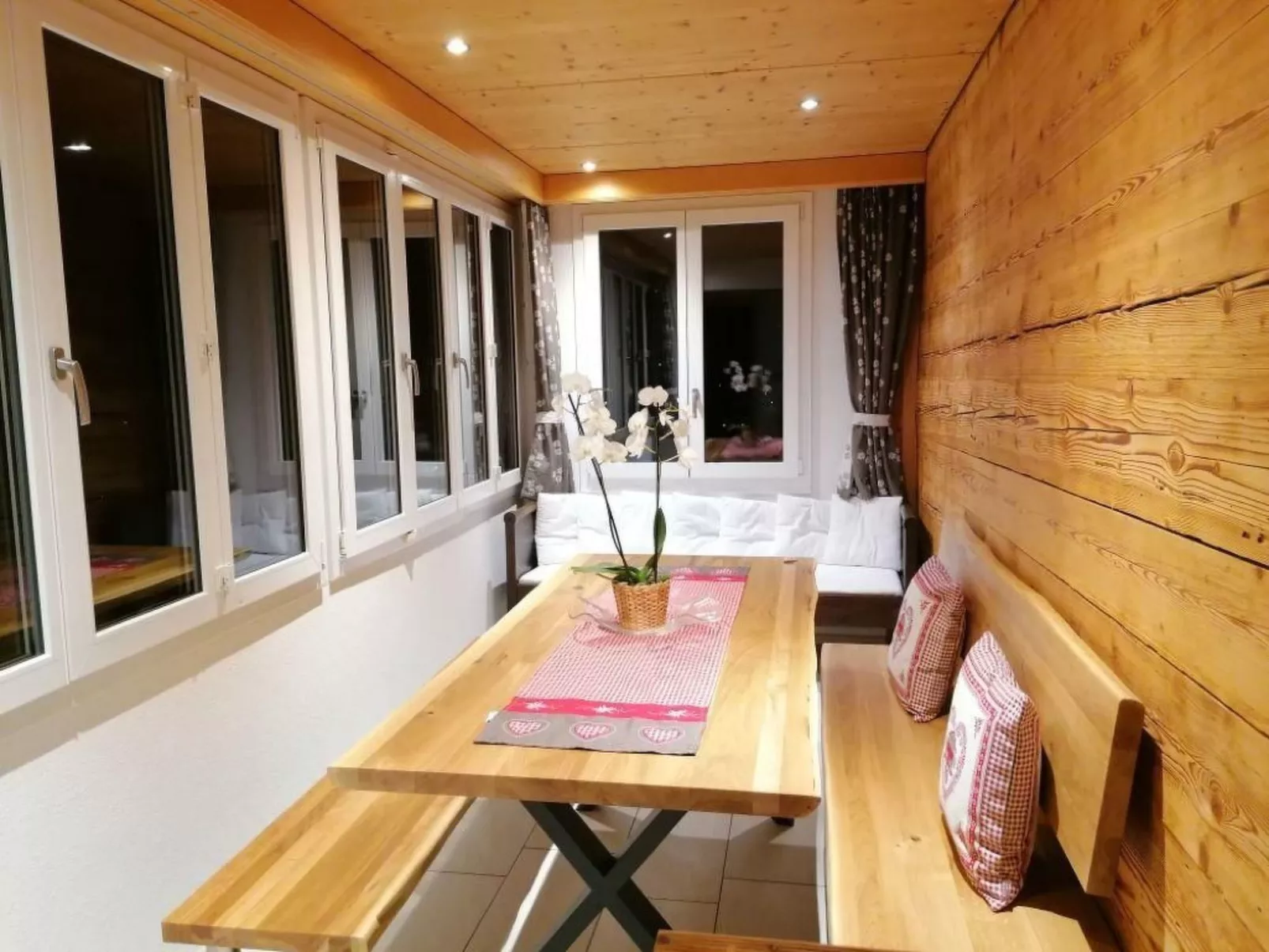 Mit Bergblick - Binnen