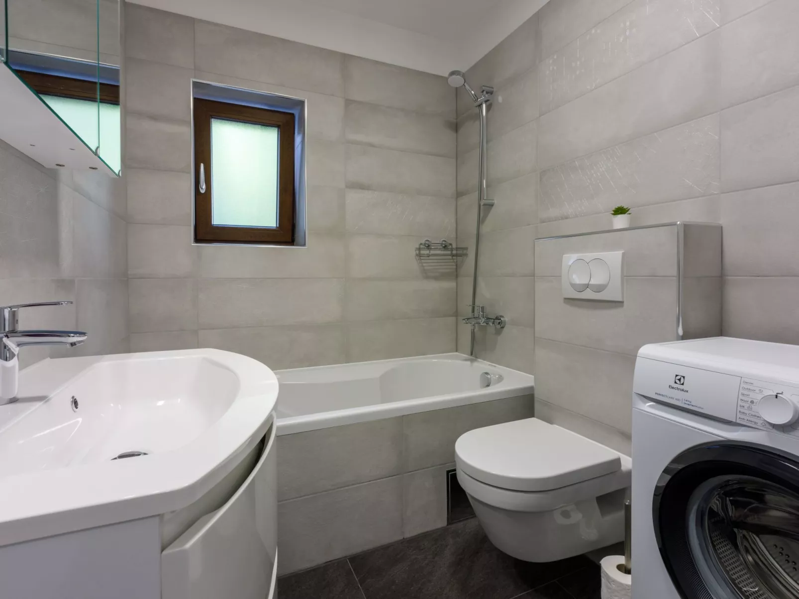 Wohnung im Erdgeschoss mit Terrasse-Binnen