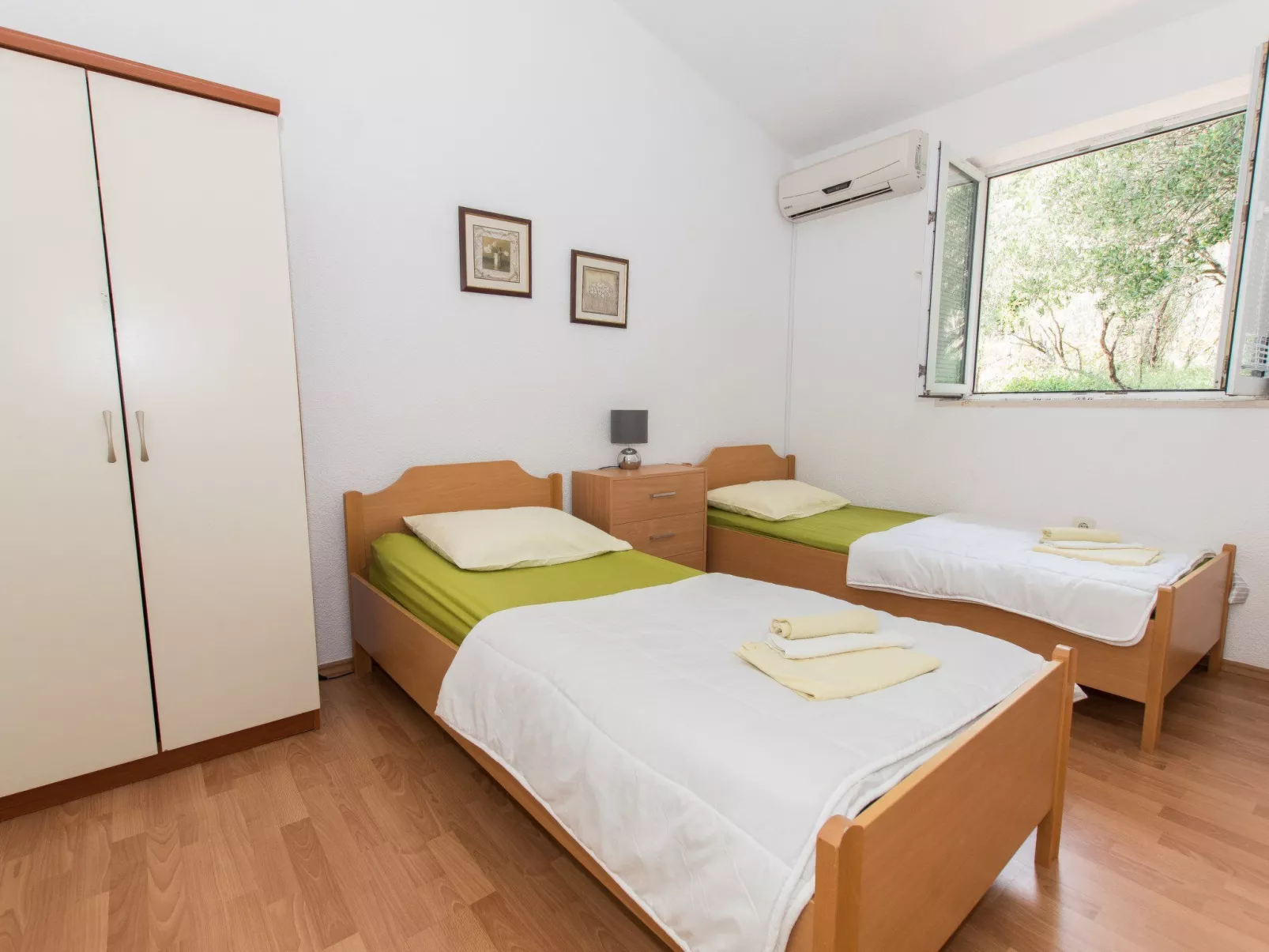 Ozzi mit privatem Pool-Image-tags.info