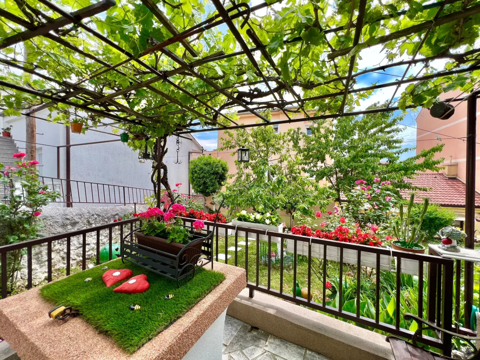 Mit eigenem Garten und Grill-Image-tags.info