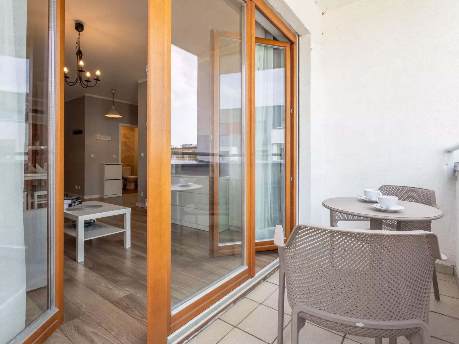 Zuza mit schönem Sonnenbalkon-Image-tags.info