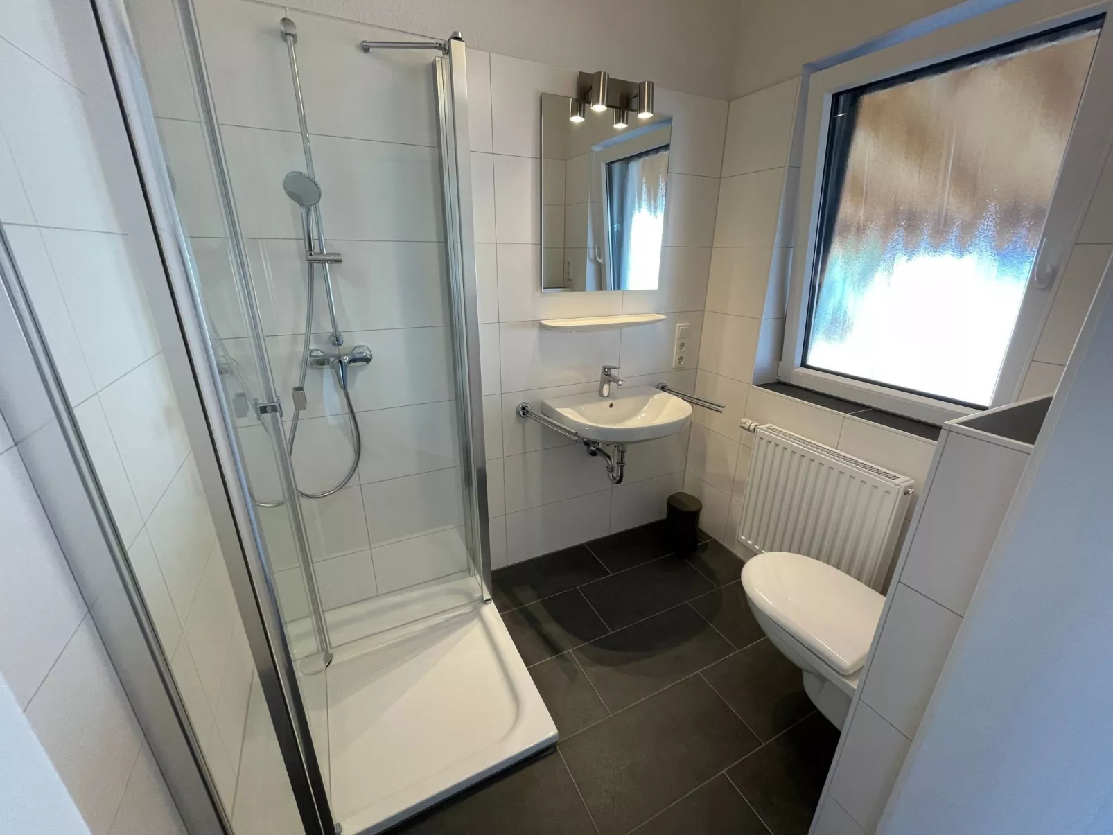 G16 Eingezäuntes Haus mit Terrasse und Garten-Binnen