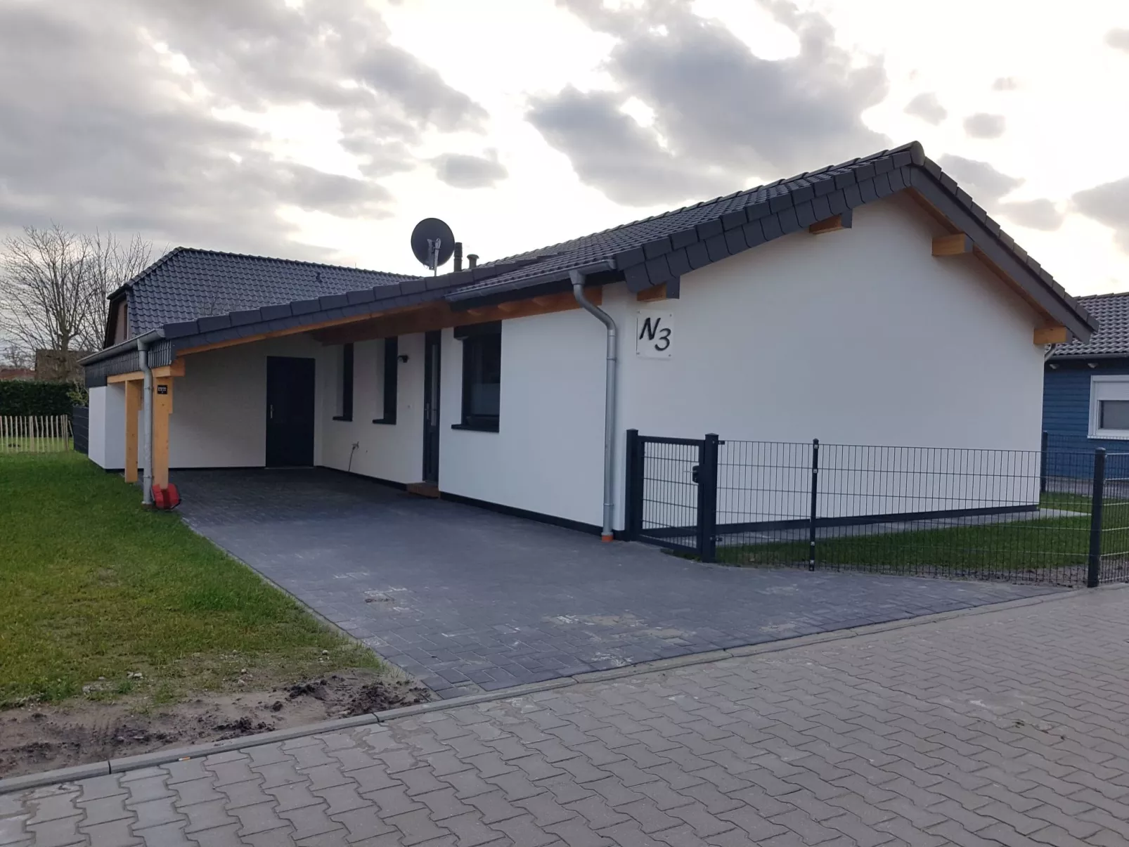 N3 Charmantes eingezäuntes Ferienhaus mit Garten-Buiten