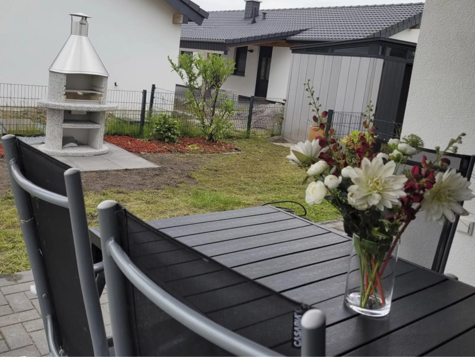 G22 Haus mit Garten, Strandkorb und Grillkamin-Buiten