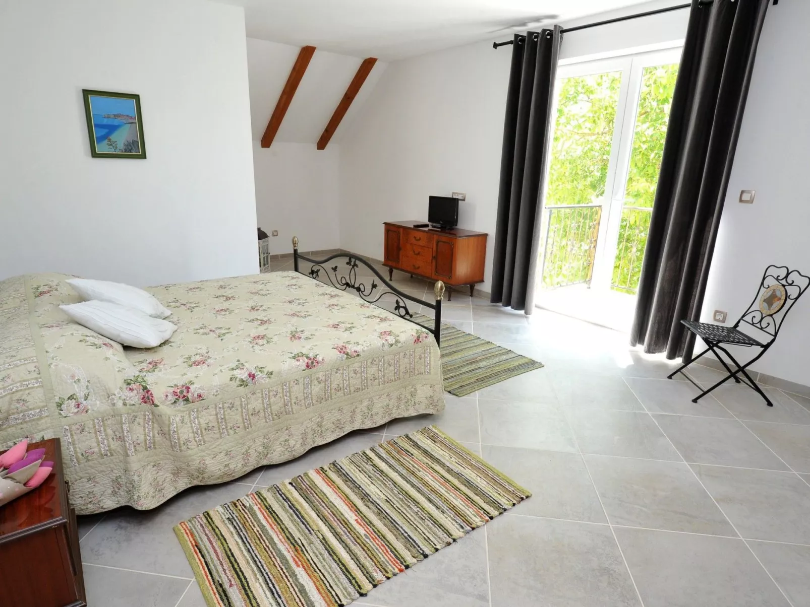 Alleinstehendes Ferienhaus mit Swimmingpool-Binnen