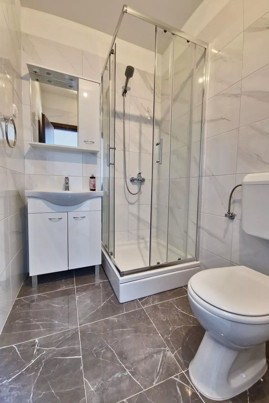 Villa Ivy mit perfekter Privatsphäre, Pool, Sauna - Binnen