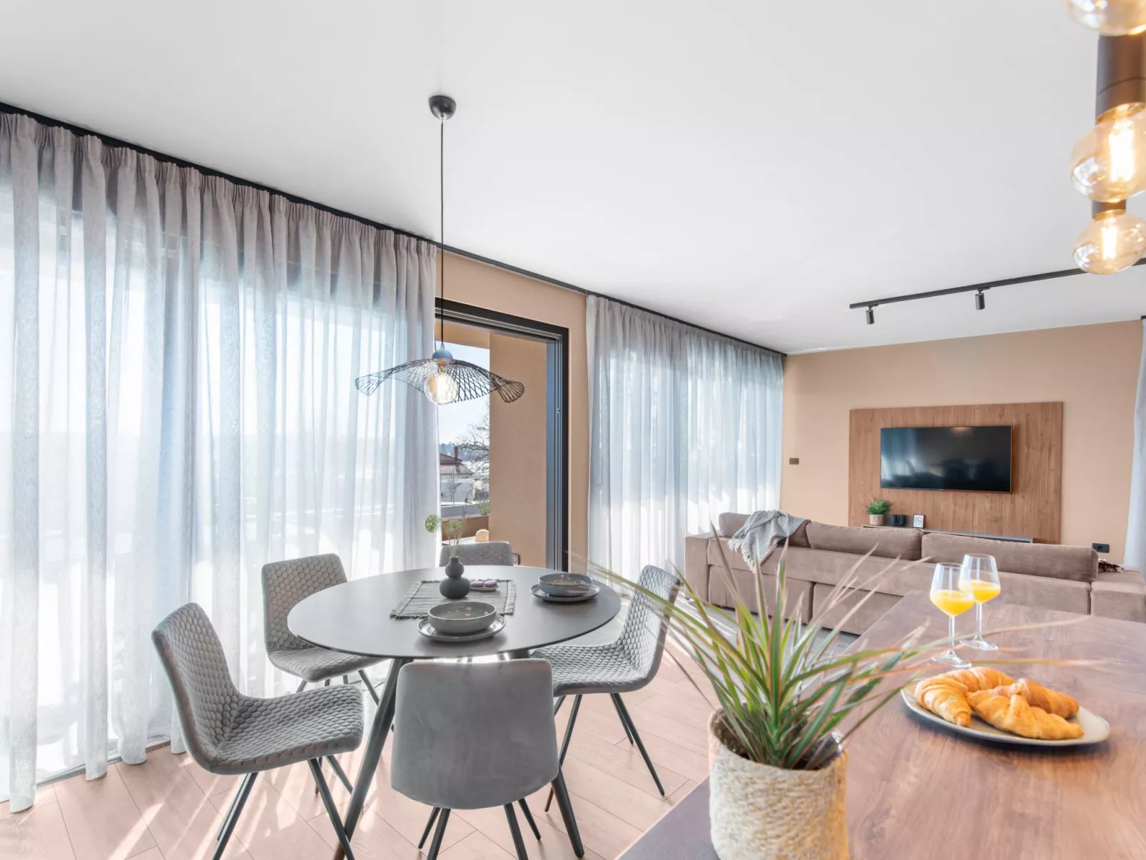 Villa Querchus Penthouse 8 partment mit Jacuzzi-Binnen