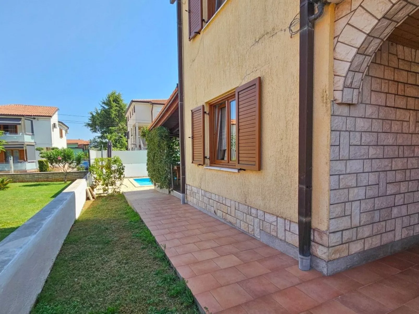 Toni -Wohnung im Erdgeschoss-Buiten