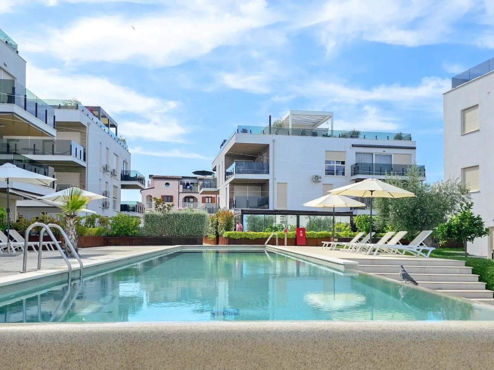 "Grüne Oase" mit Terrasse-Buiten