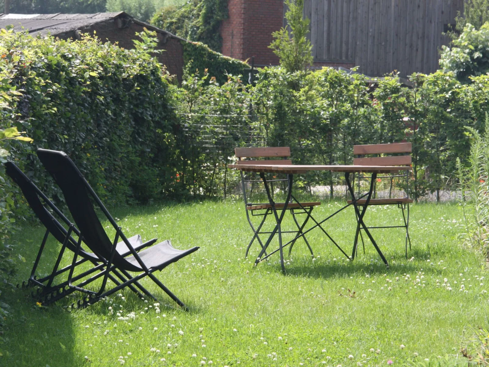 Vue au Jardin-Buiten