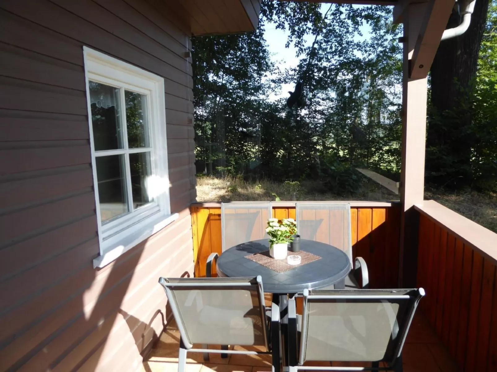 Mit Blick auf die Berge-Buiten