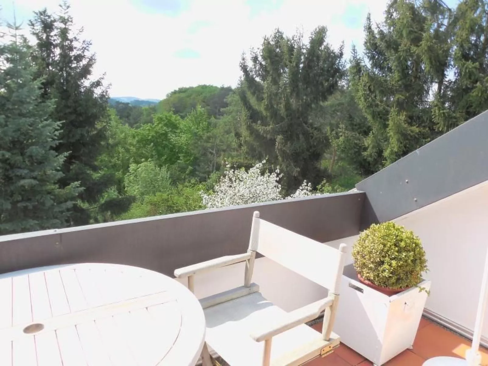 Exklusive Ferienwohnung mit Loggia am Waldrand-Buiten