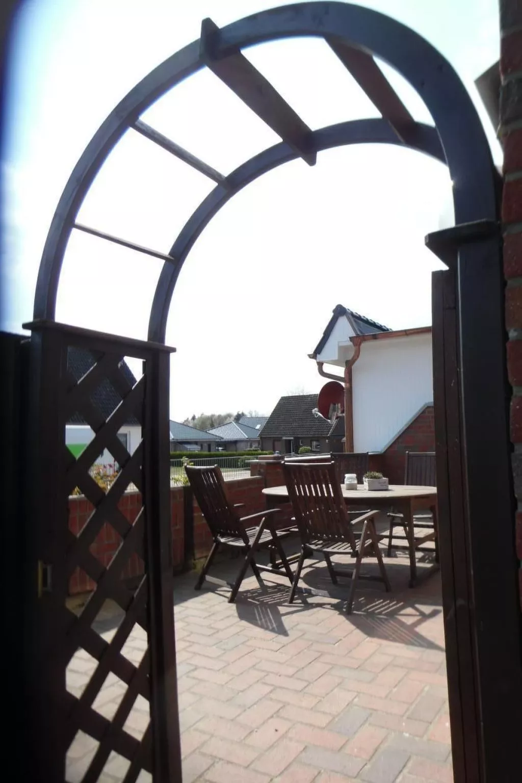 Mit Garten und Stellplatz-Buiten