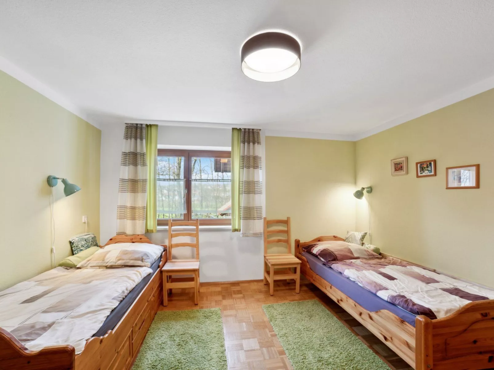 Home of Family-Binnen