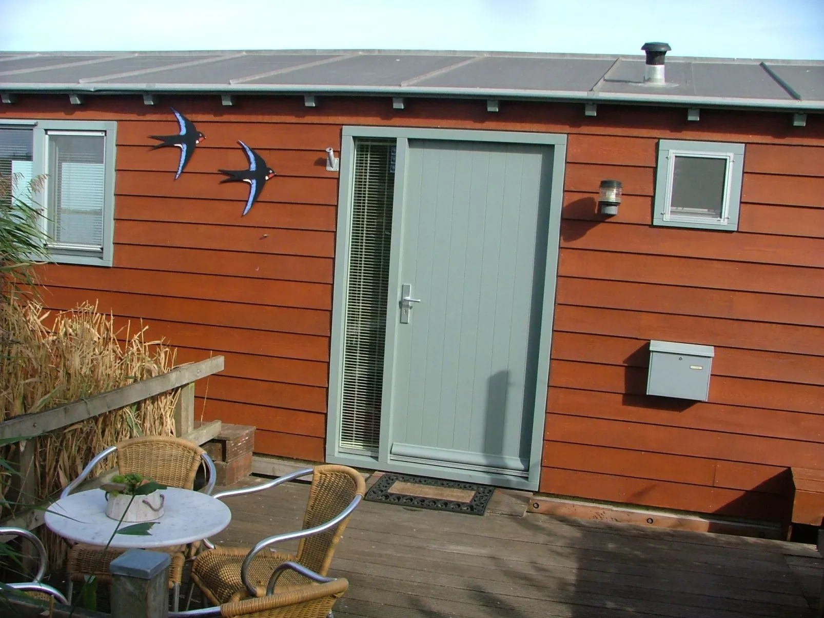 Boot "De Frijheit" mit Blick auf das Wasser-Buiten