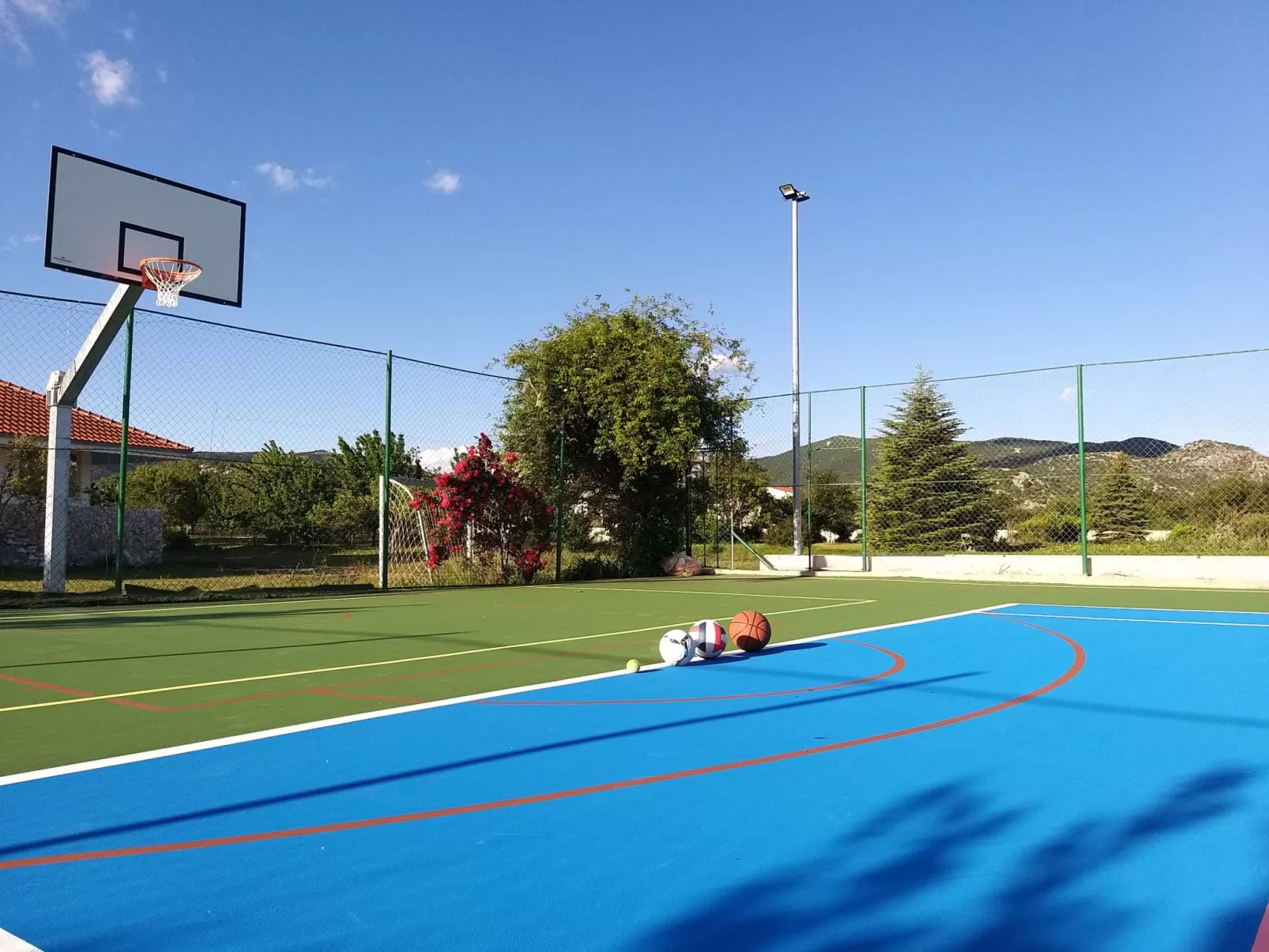 Villa Almas mit Schwimmbad, Fitnessraum, Tennisplatz-Buiten