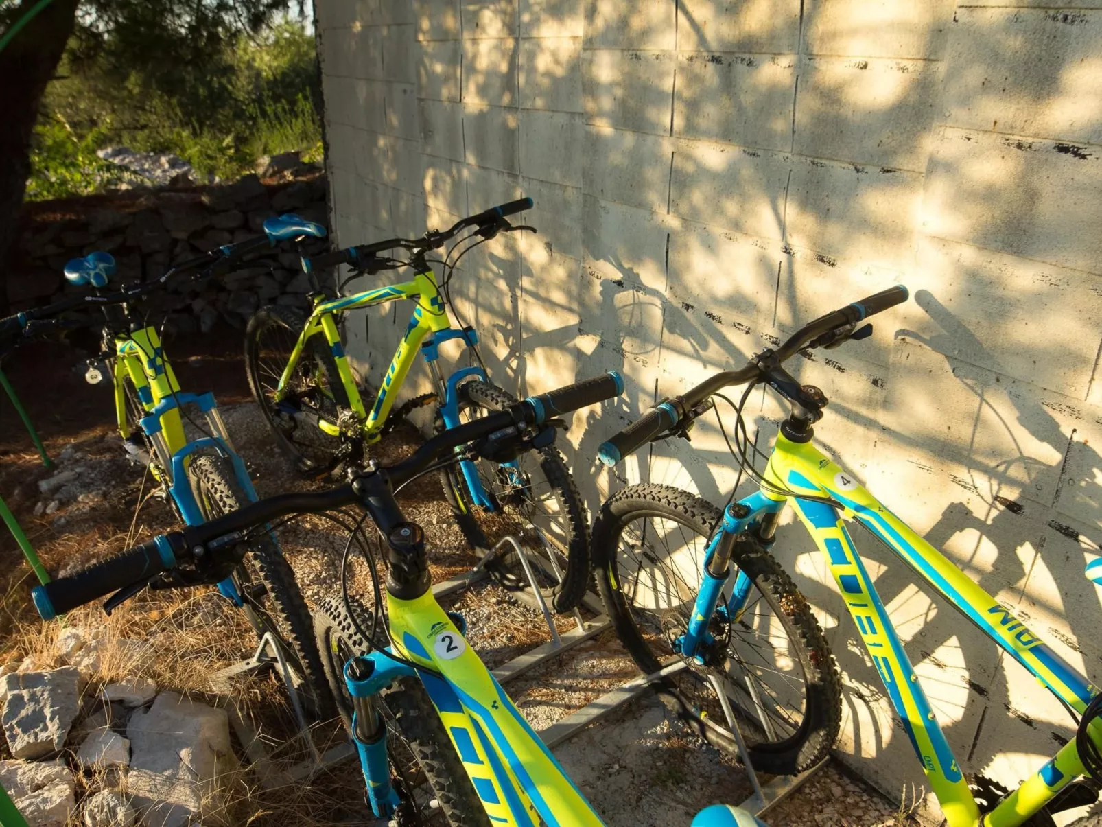 In Maslinica mit Großer Terrasse-Buiten
