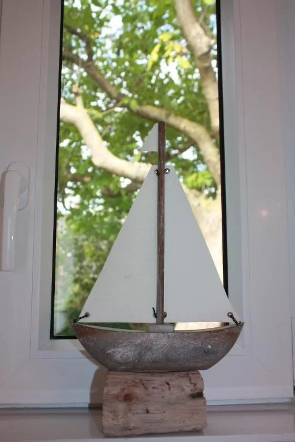 Mit Garten und Parkplatz-Buiten