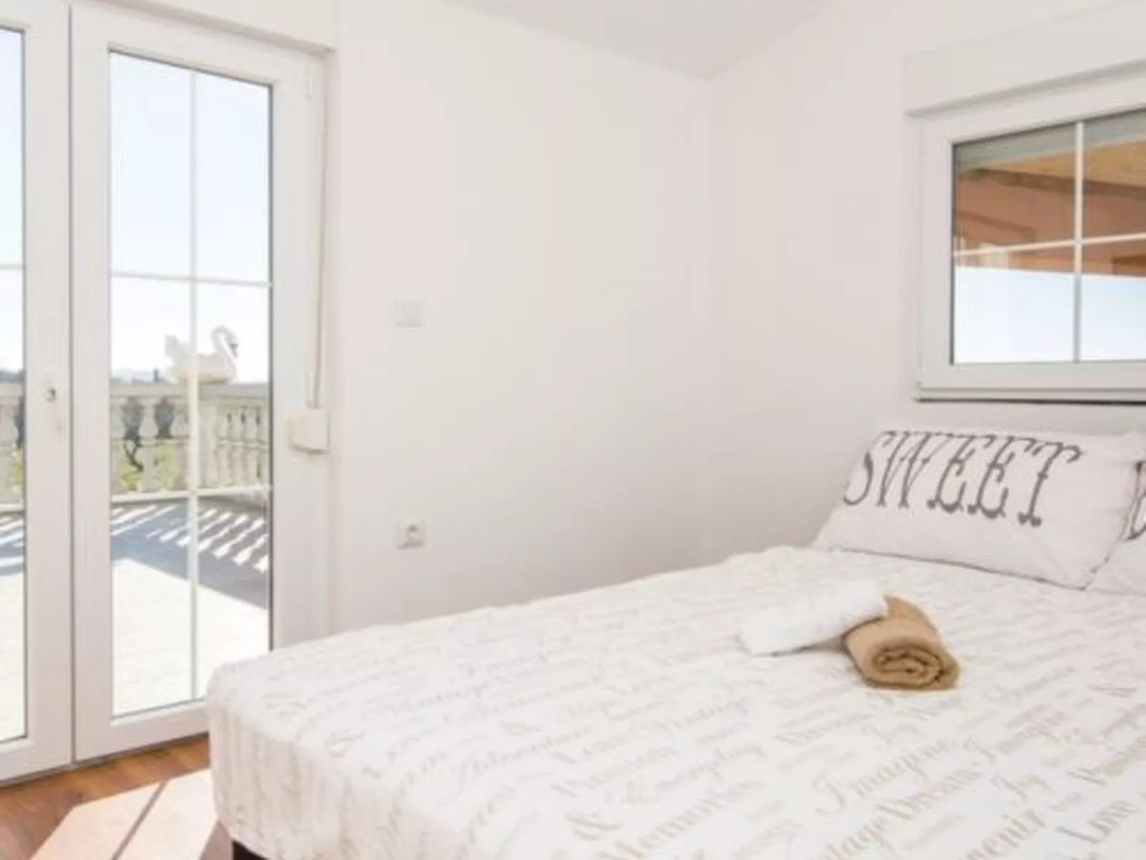 Laura mit Pool-Binnen