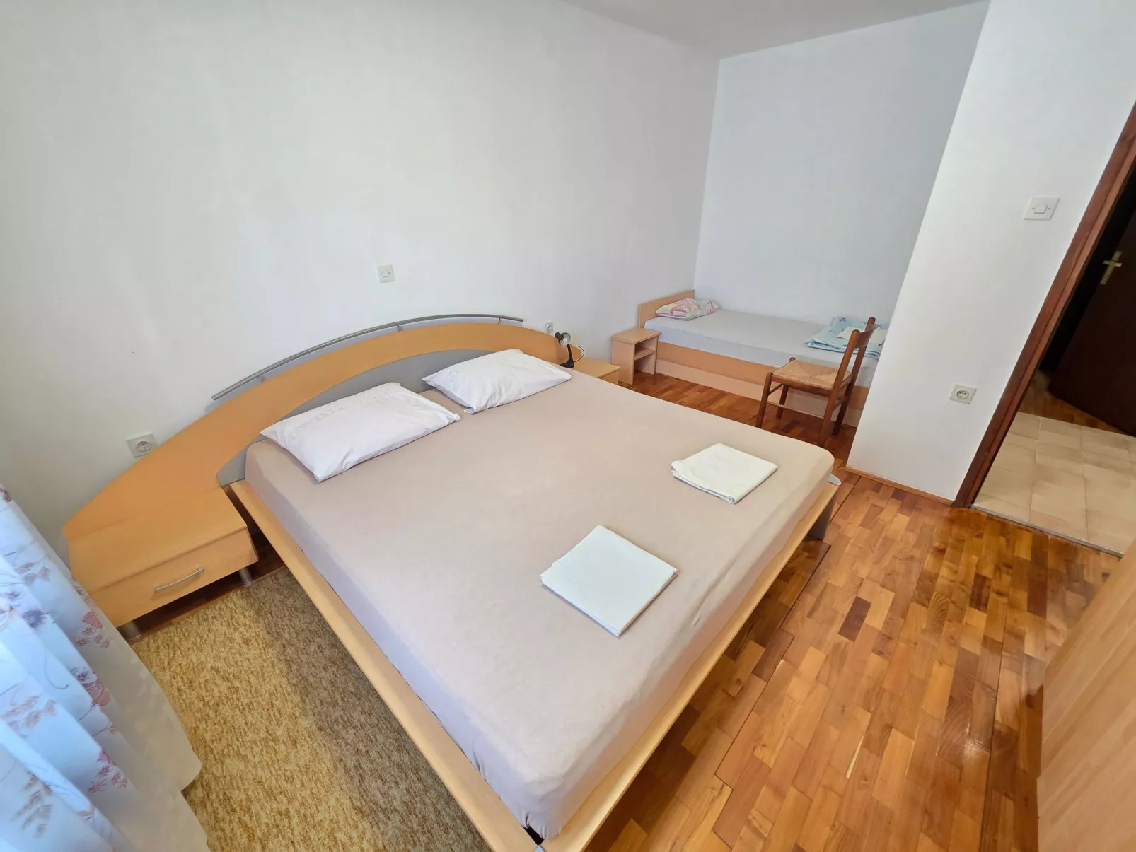 Wohnung im Erdgeschoss mit Terrasse und Grill-Image-tags.info