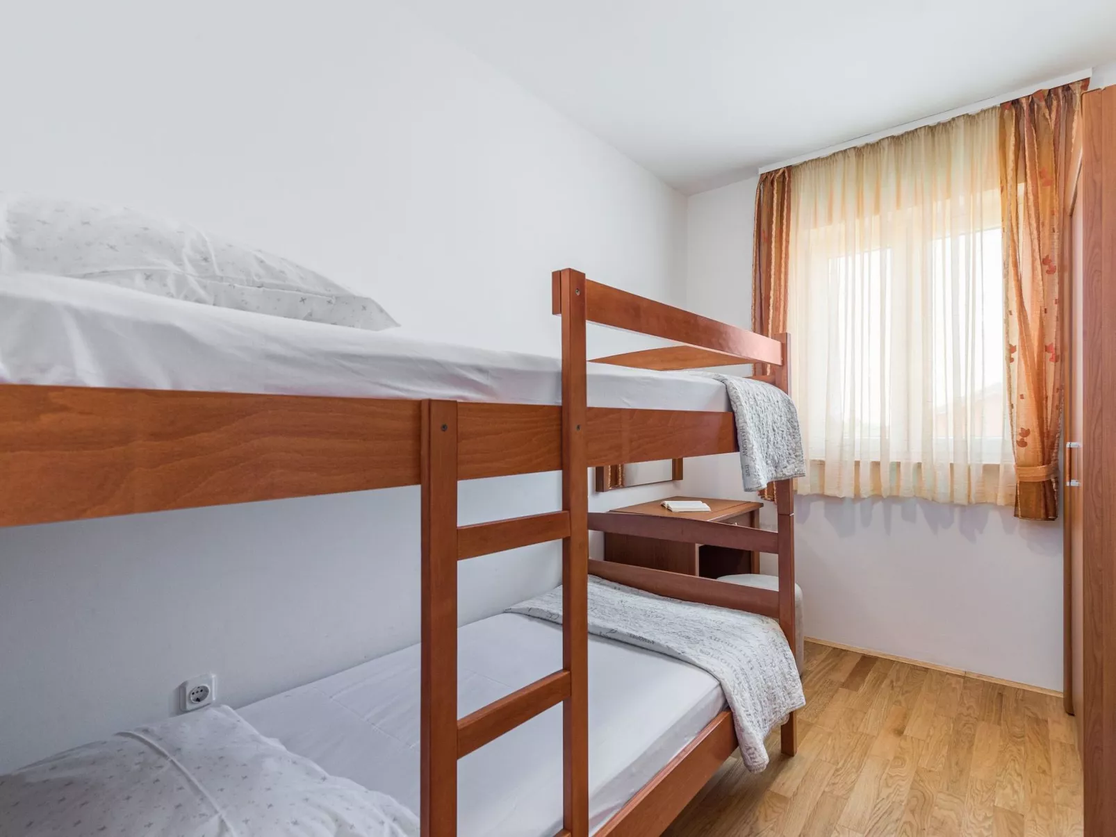 Strandnahe Ferienwohnung mit großem Garten-Binnen