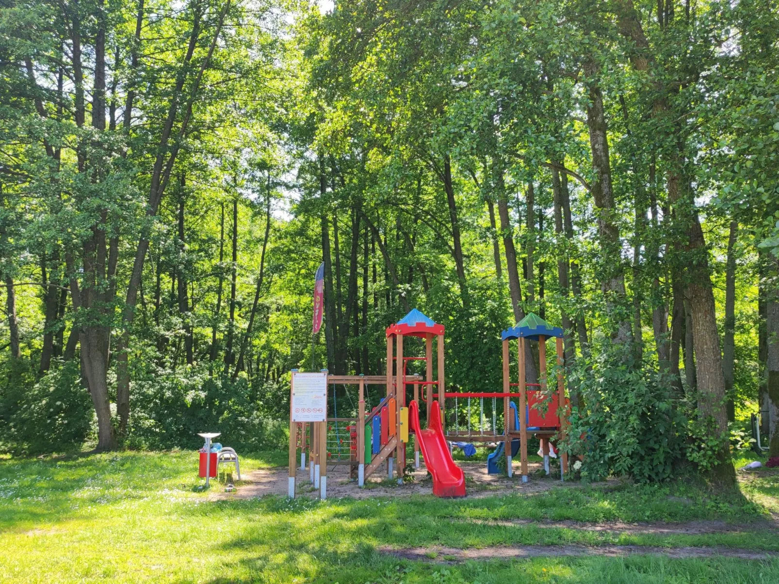"Brown House" mit eigener Terrasse-Buiten