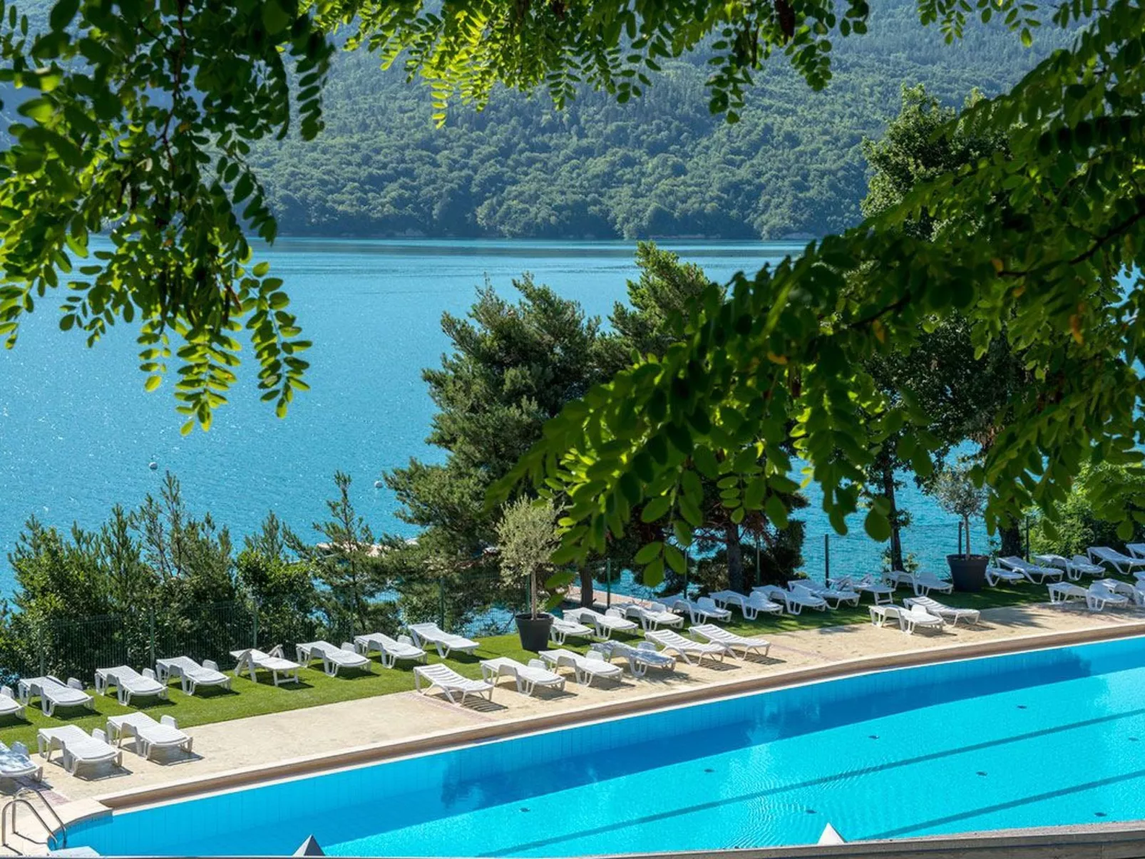 Mit Blick auf das Wasser-Buiten