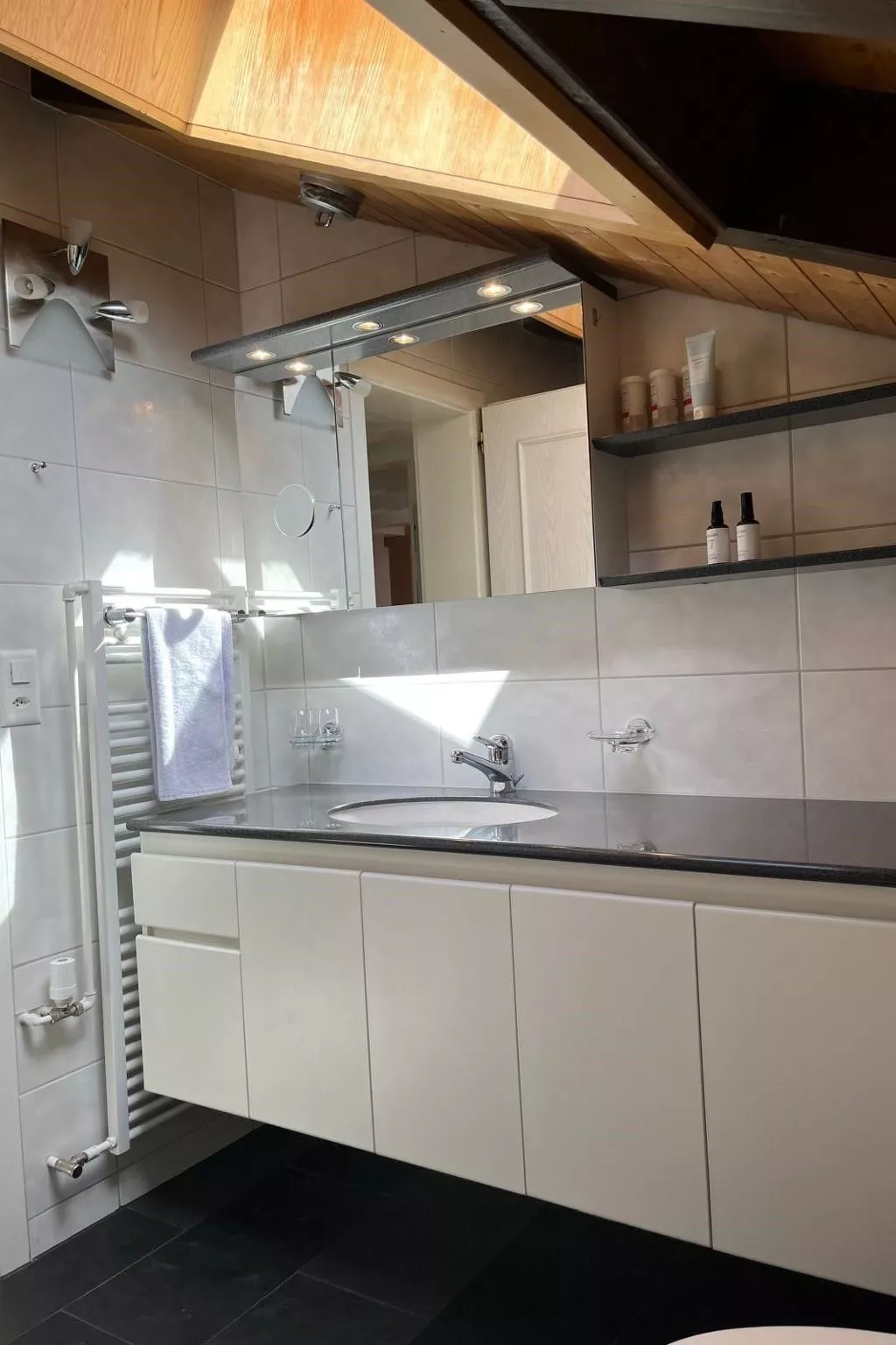 Helle und moderne Dachwohnung-Binnen