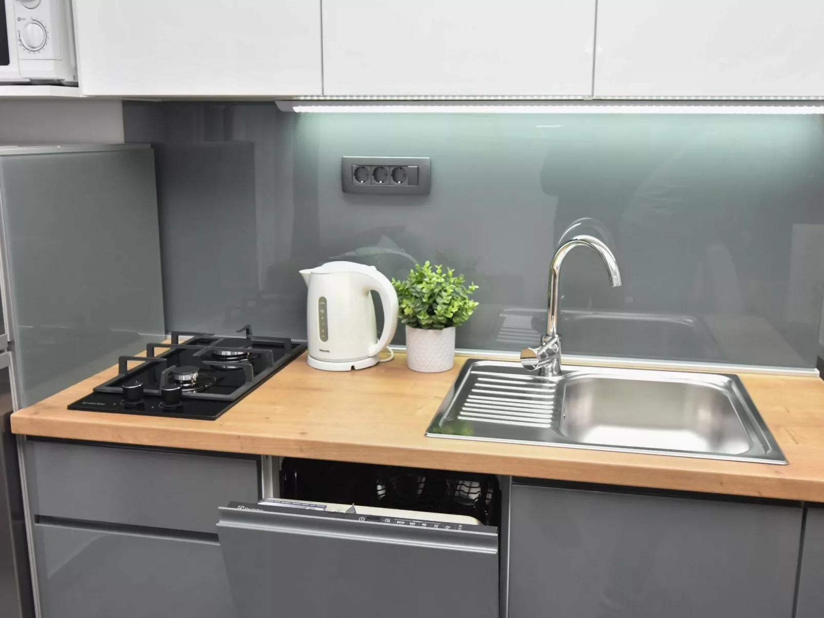 Mit privatem Parkplatz-Binnen