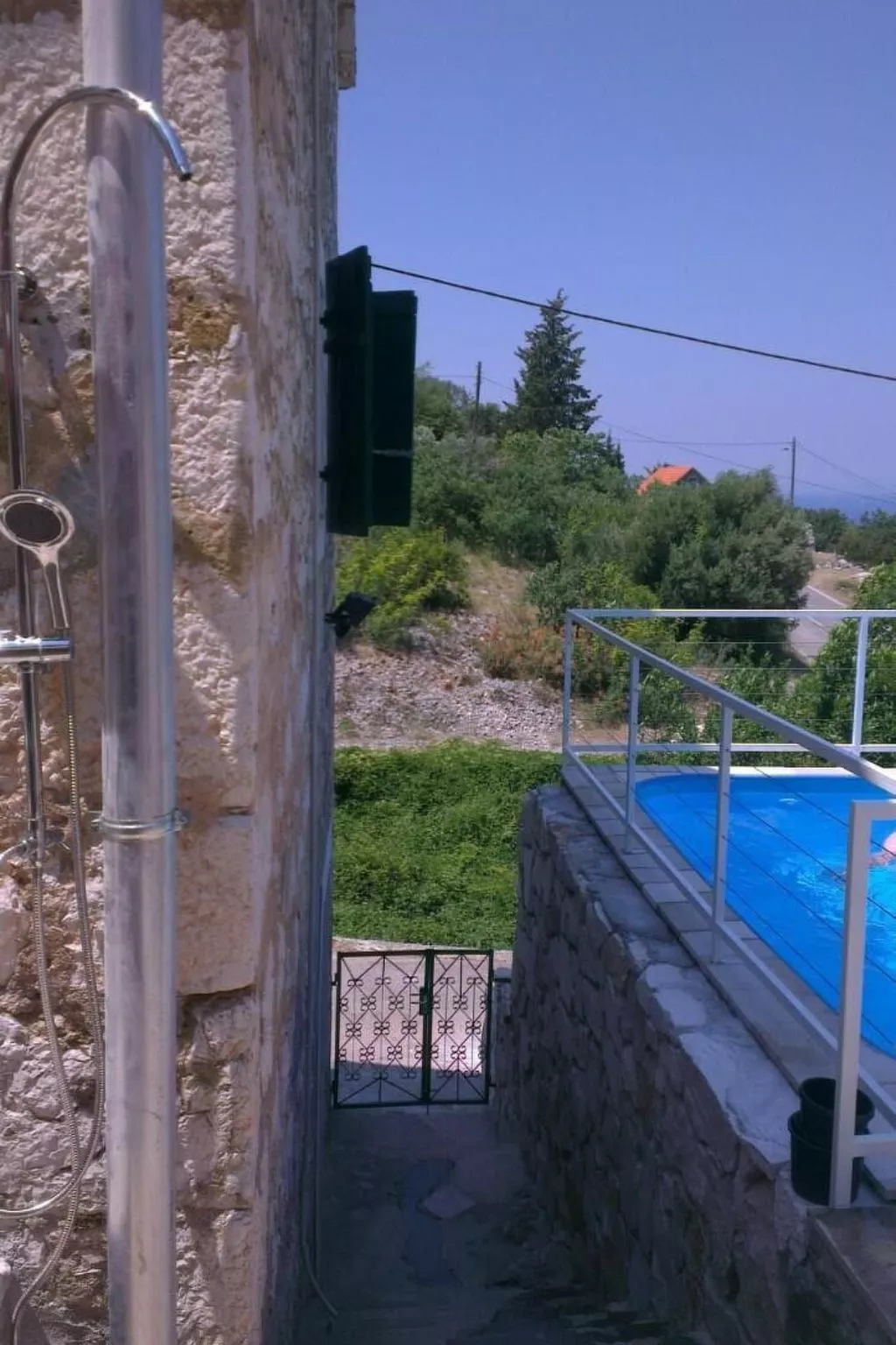 Charmantes Steinhaus mit Pool und Panoramablick-Buiten