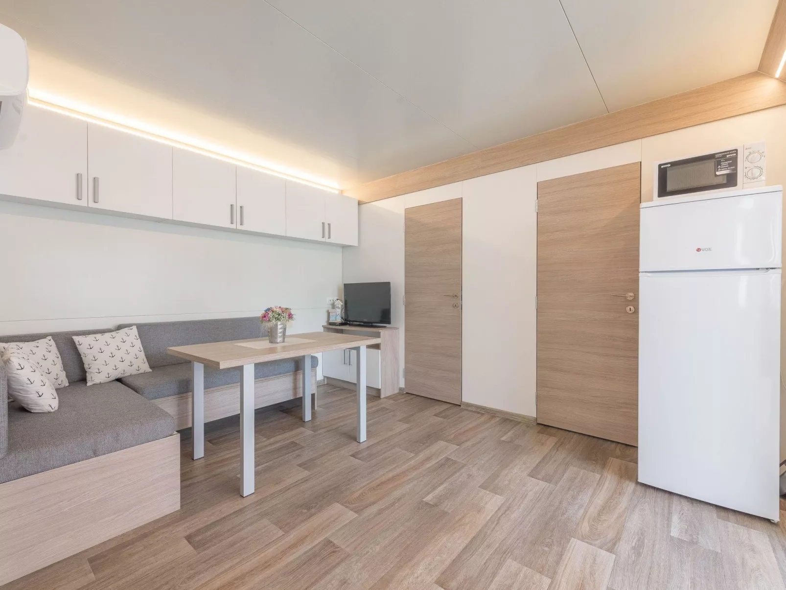 MH Summer Home-Binnen