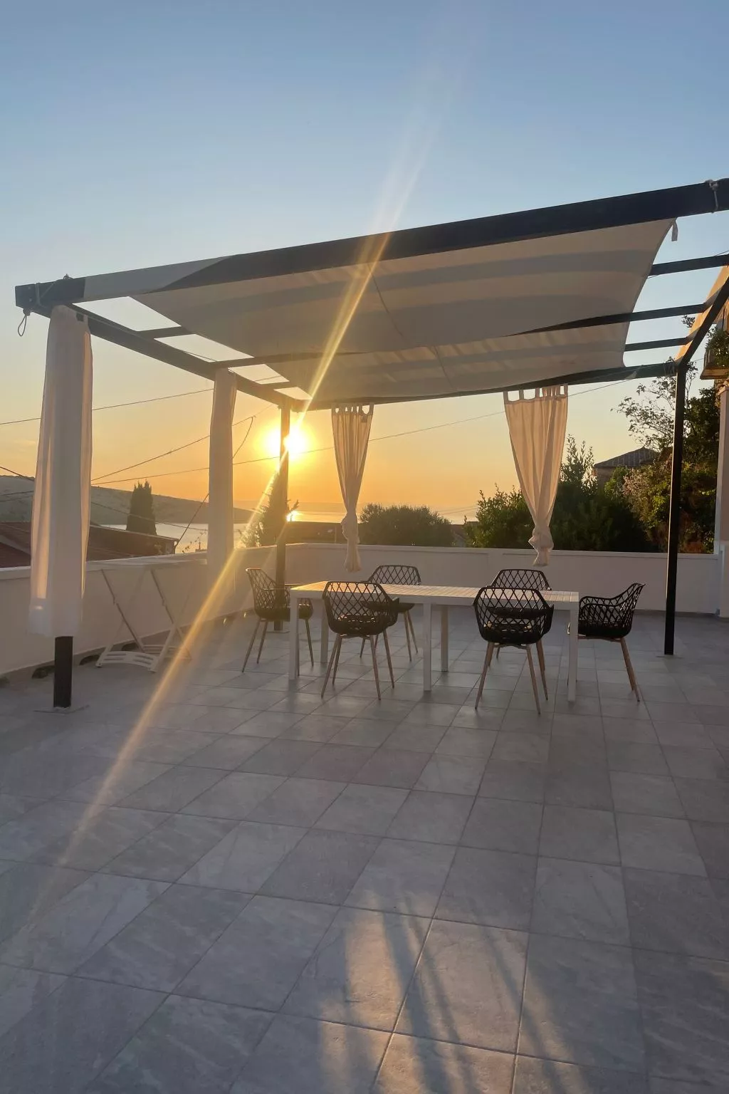 Mit Blick auf das Wasser-Buiten