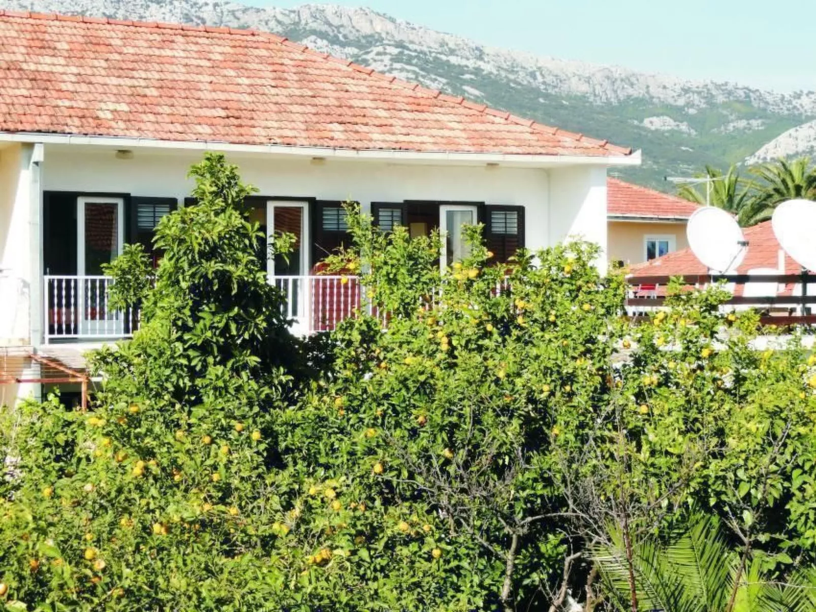 Karmen auf zwei Ebenen mit Garten-Buiten