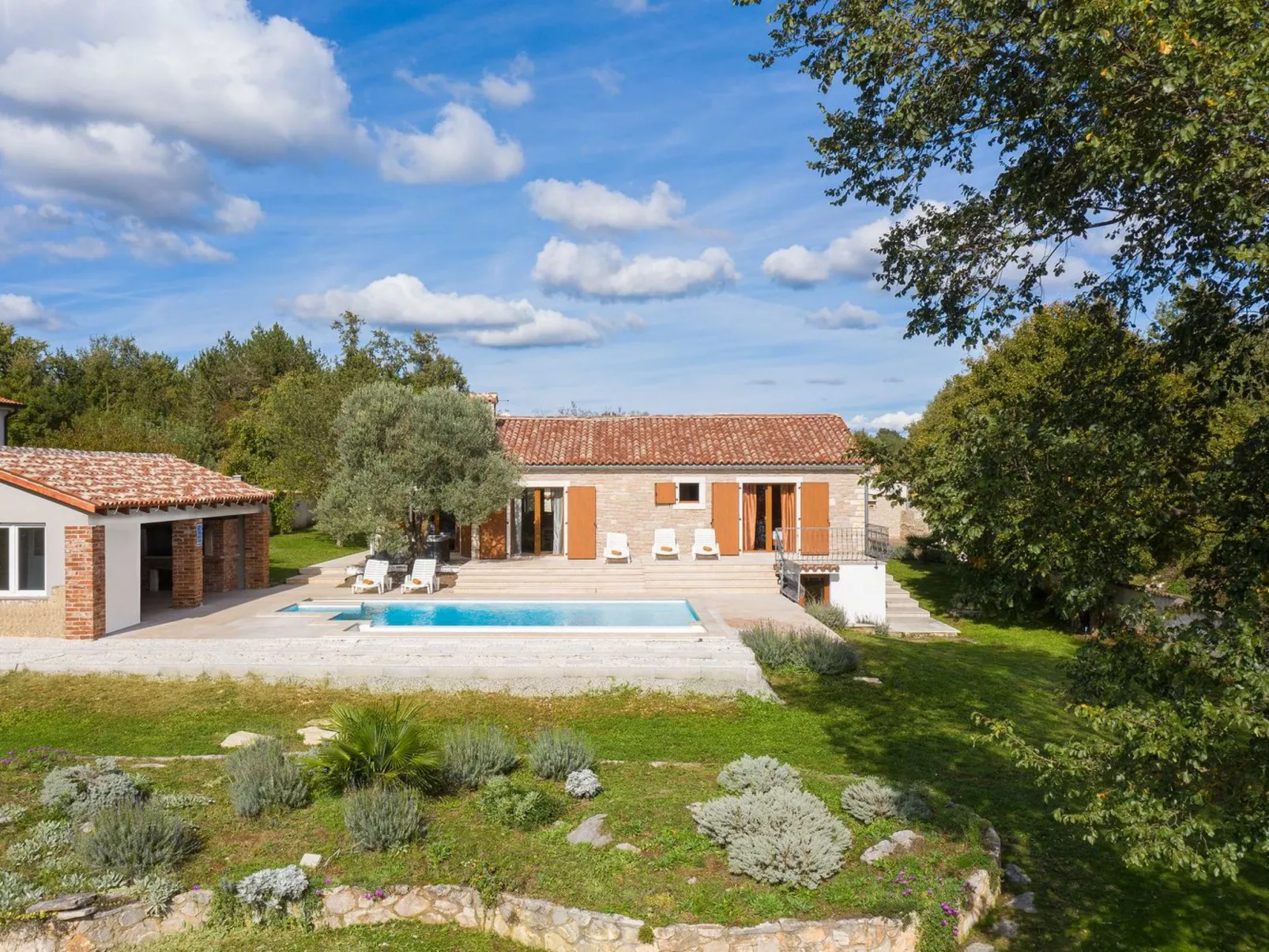 Haus in Bertoši mit privatem Pool-Buiten