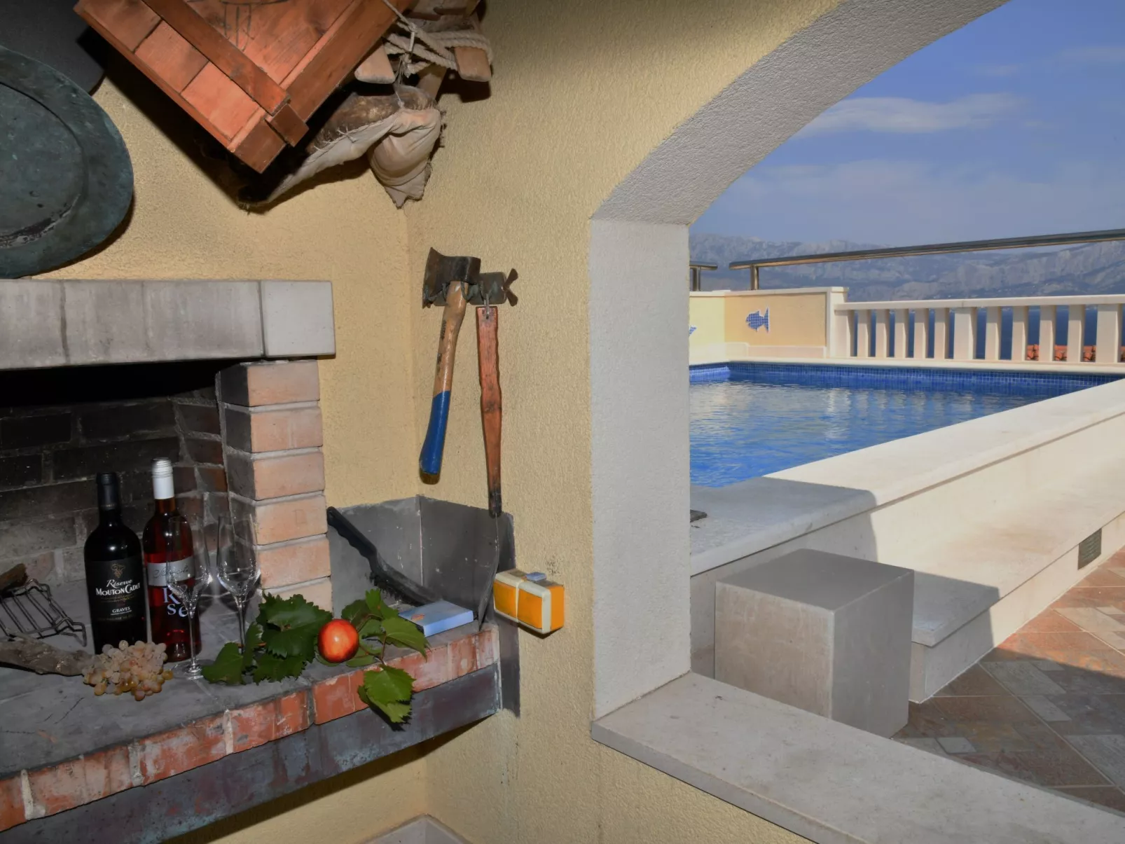 Ferienvilla in ruhiger Lage mit Pool-Buiten