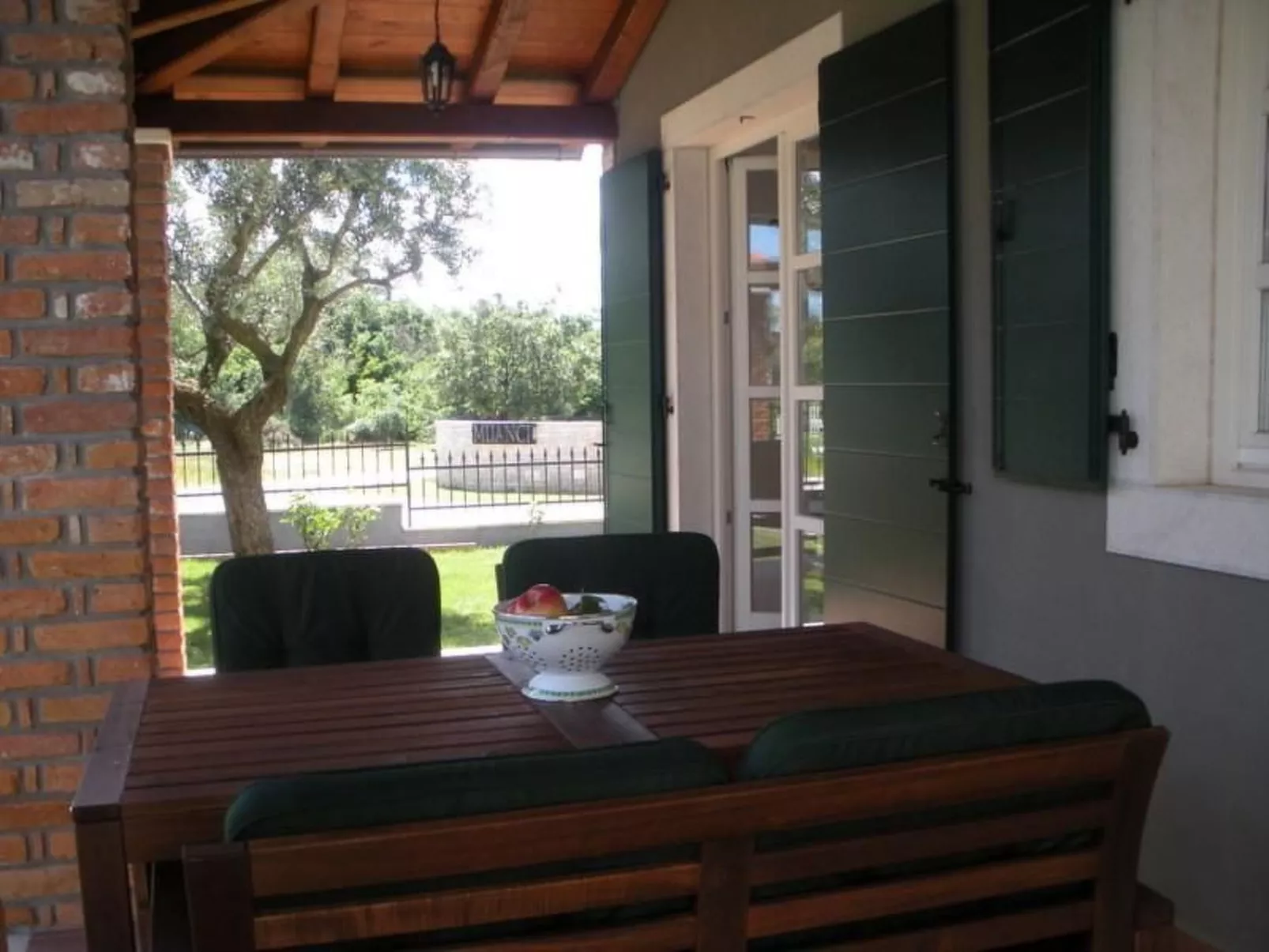 Villa Nika mit privatem Außenwhirlpool-Buiten