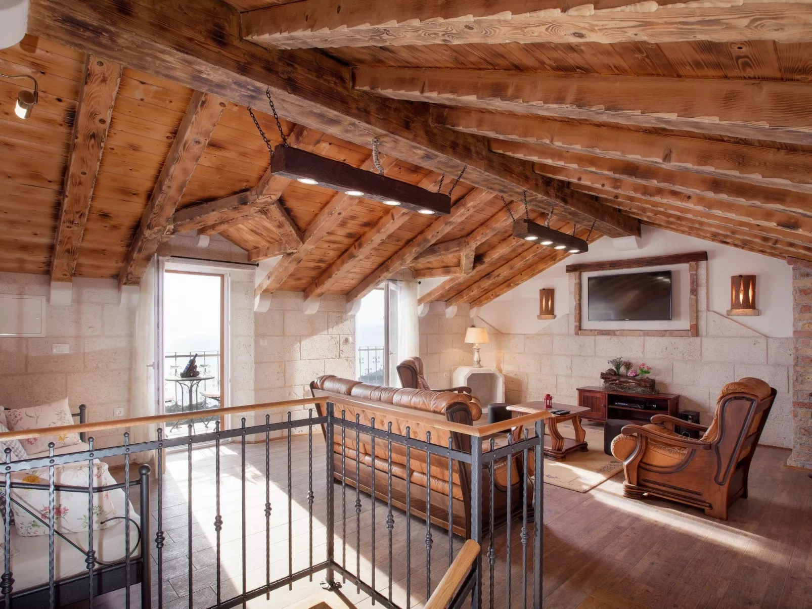 Charmantes Steinhaus mit Pool und Meerblick-Binnen