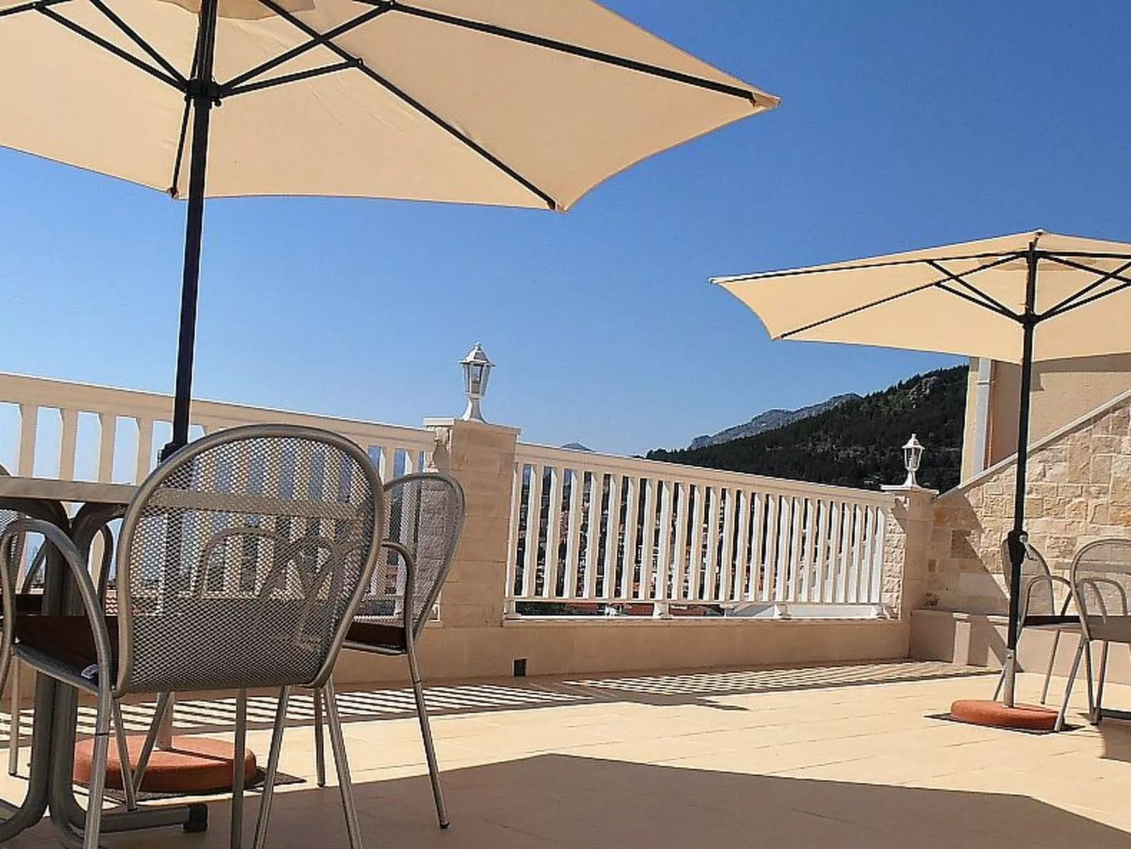 Schöne Ferienwohnung in Baska Voda mit Terrasse-Buiten