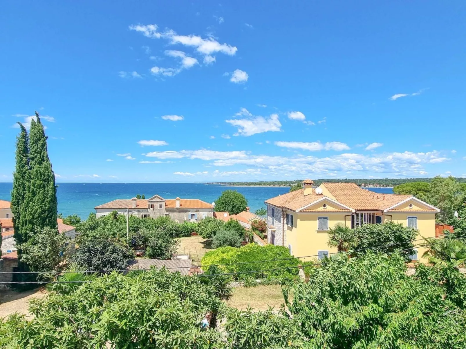 "Davor 8" direkt am Strand-Buiten