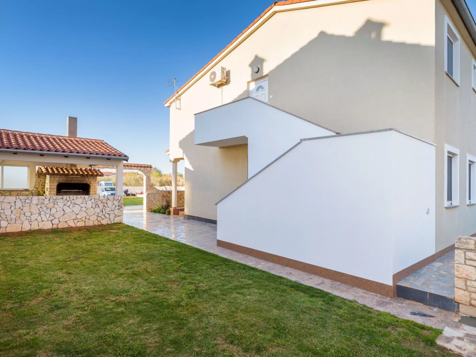 Solea, Dorf Valbandon-Buiten