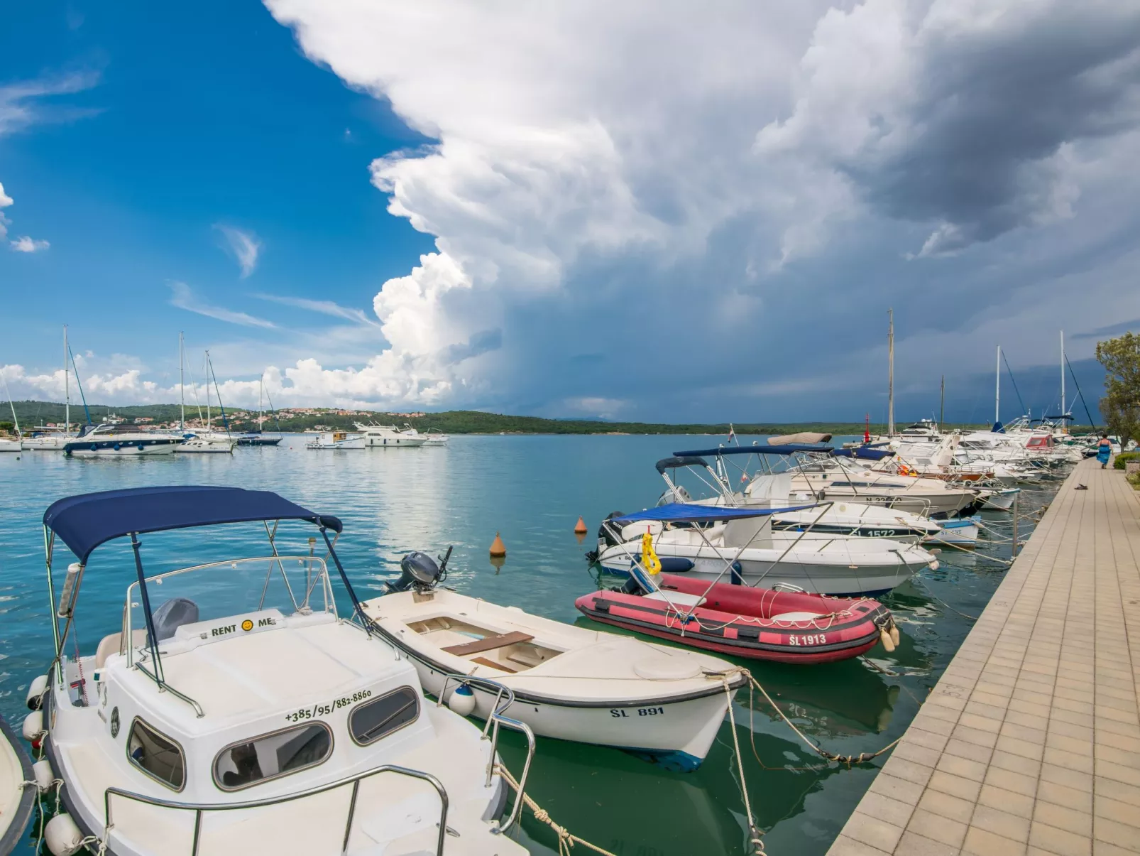 Mit Klimaanlage und Balkon-Buiten