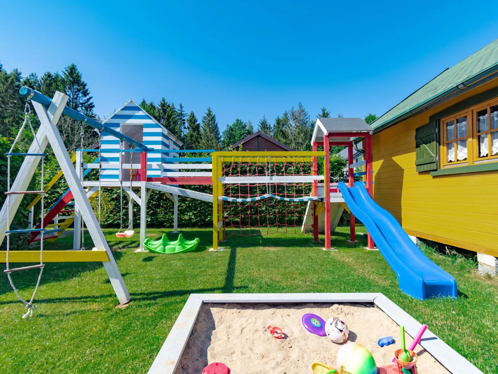 In Rusinowo mit Terrasse und Garten-Buiten