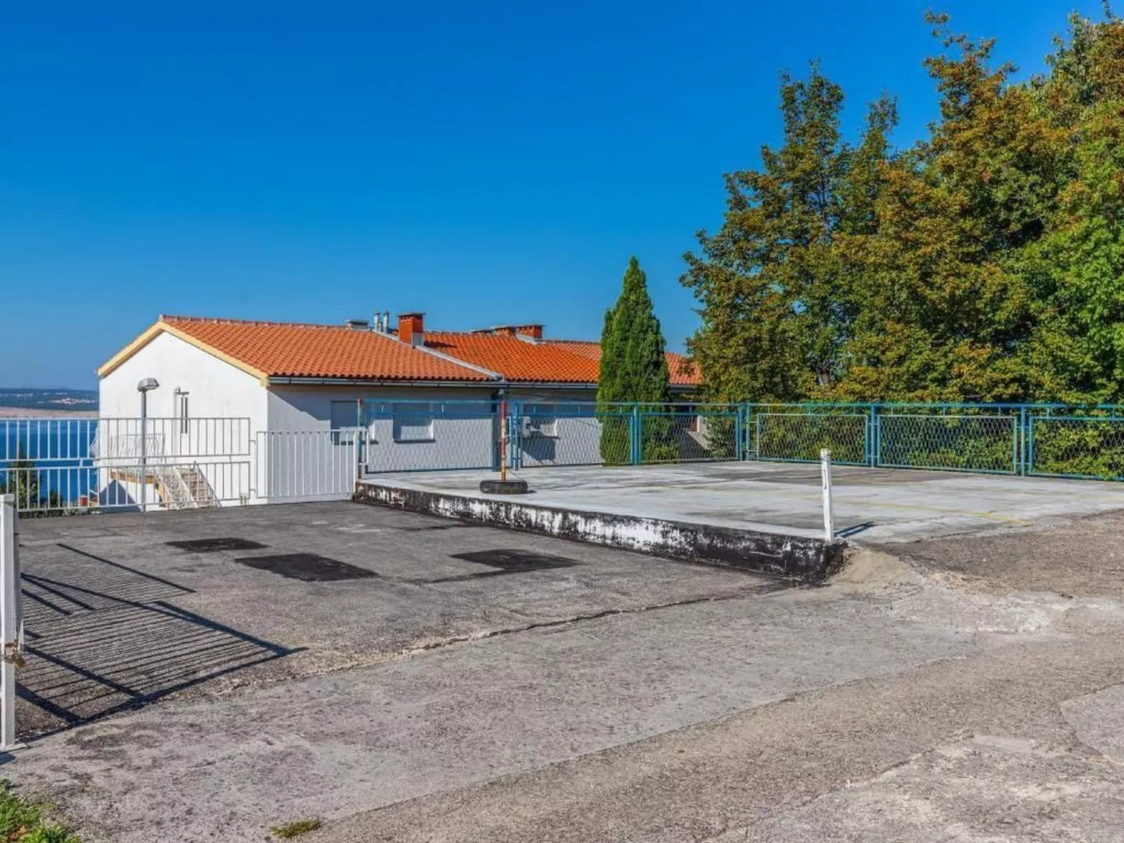 In Dramalj mit Terrasse und Grill-Buiten