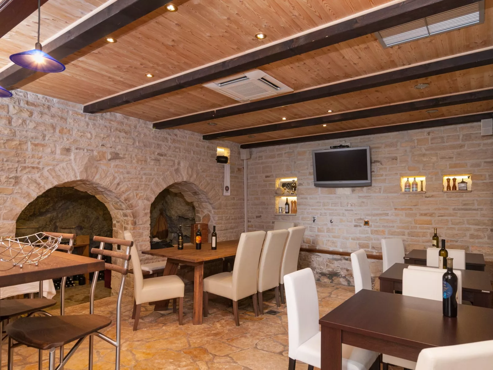 Für drei Personen-Binnen