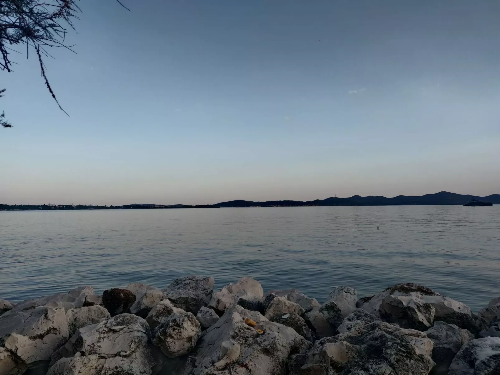 Große Ferienwohnung in Zadar mit Privatem Balkon-Buiten