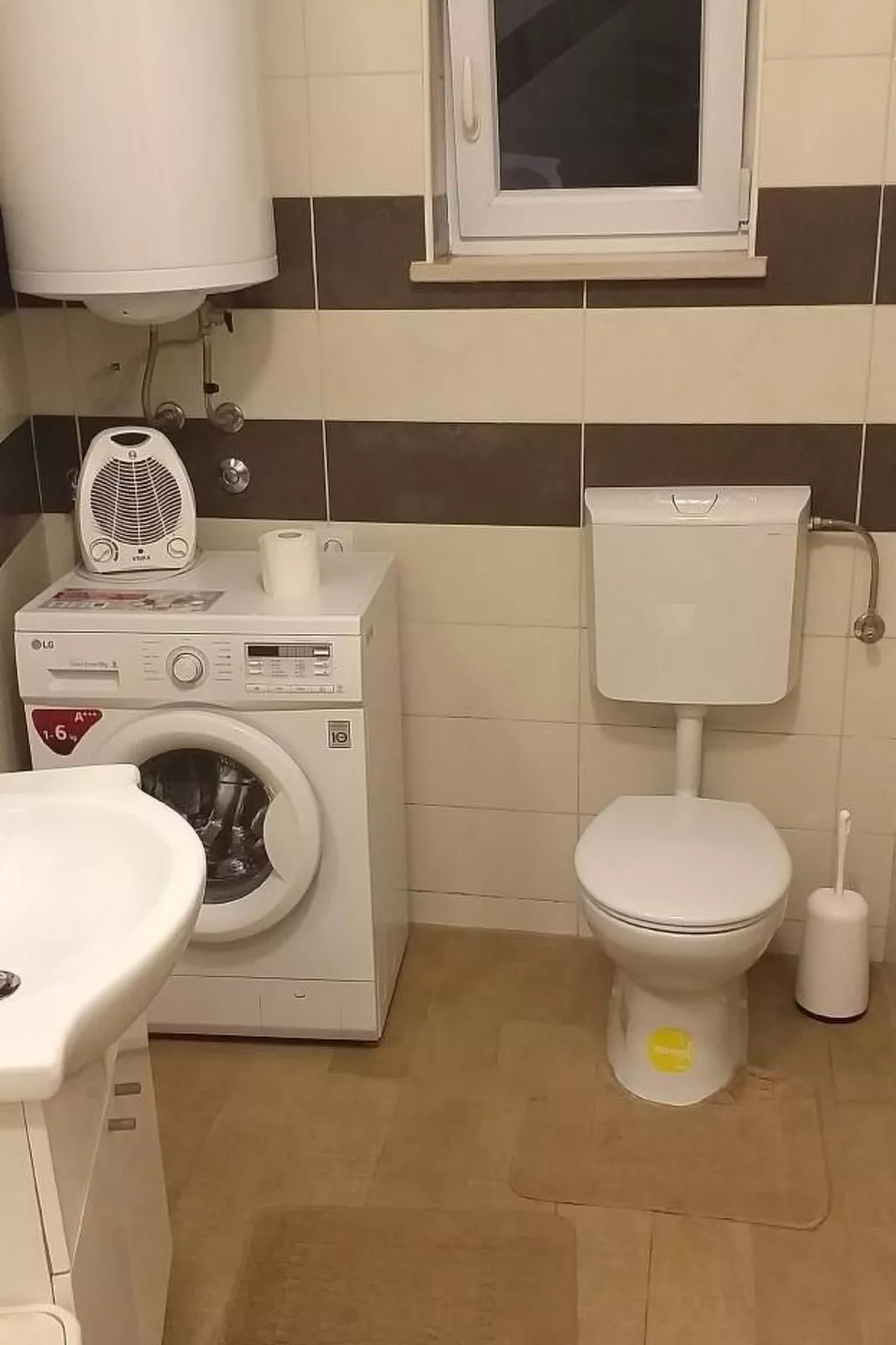 "Neue Wohnung" mit Privatparkplatz-Binnen