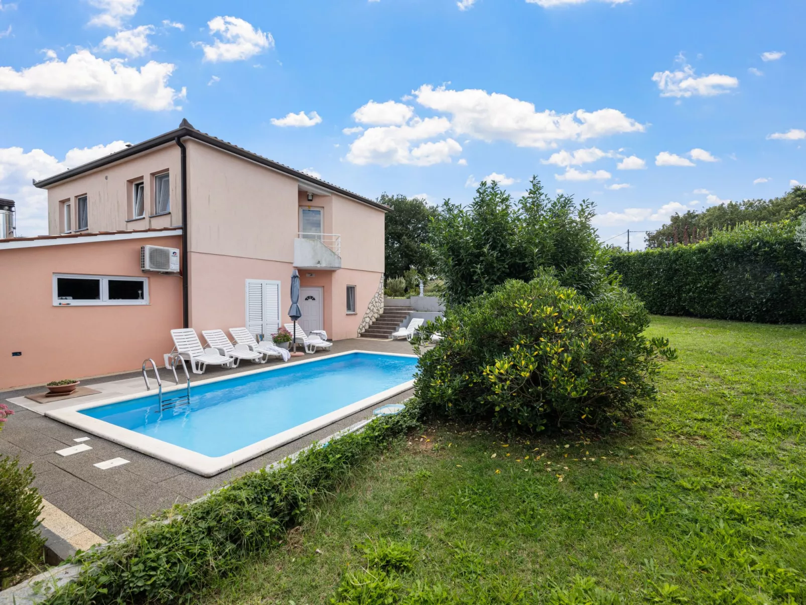 Mit Blick auf das Wasser-Buiten