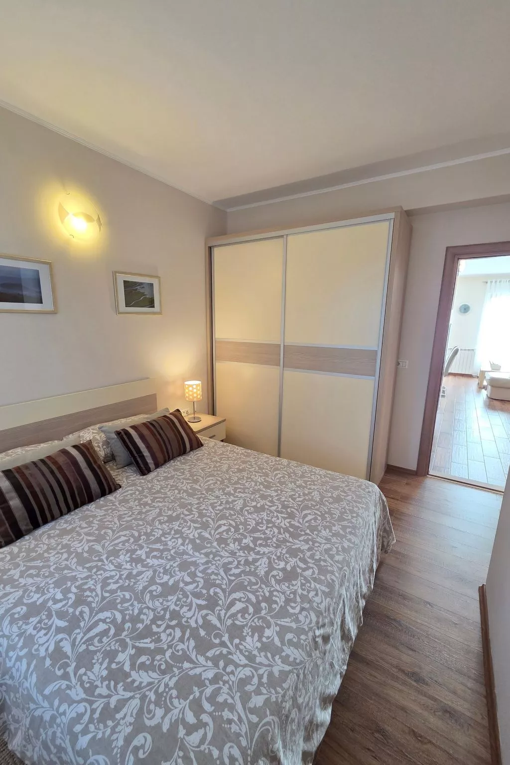 Elegantes Familienappartement mit privatem Pool-Binnen