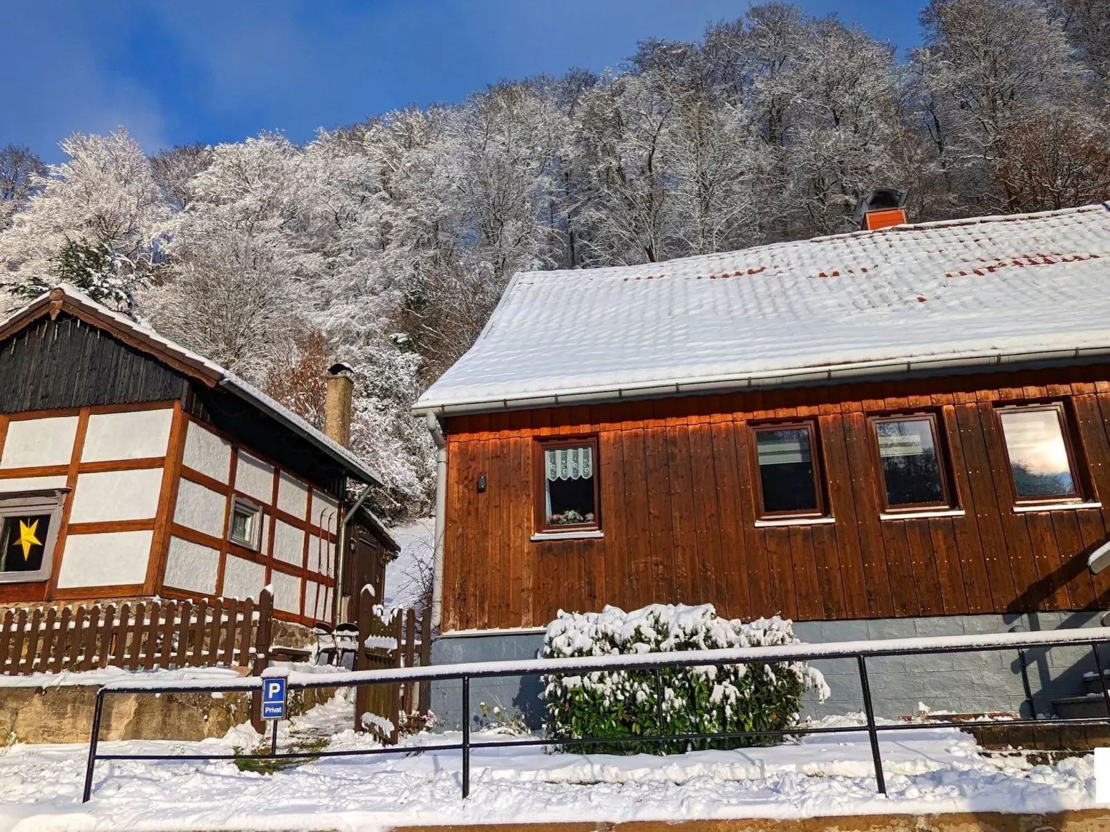 Authentisches Fachwerkhaus am Rande des Waldes-Buiten