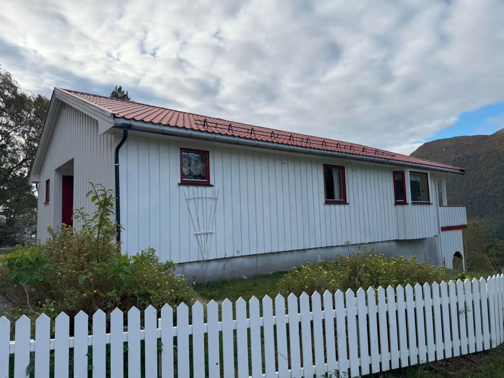 Stabben white House-Image-tags.info